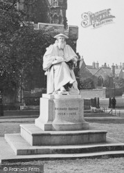 Richard Hooker Statue 1911, Exeter