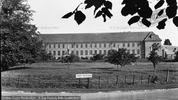 Photo of Exeter, Washington Singer Laboratories c.1955