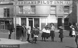 Children, Perriam's Pilot Inn 1906, Exmouth