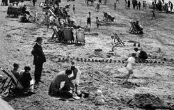 On The Beach 1925, Exmouth