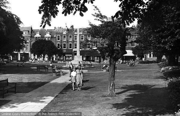 Photo of Exmouth, The Strand Gardens c.1955