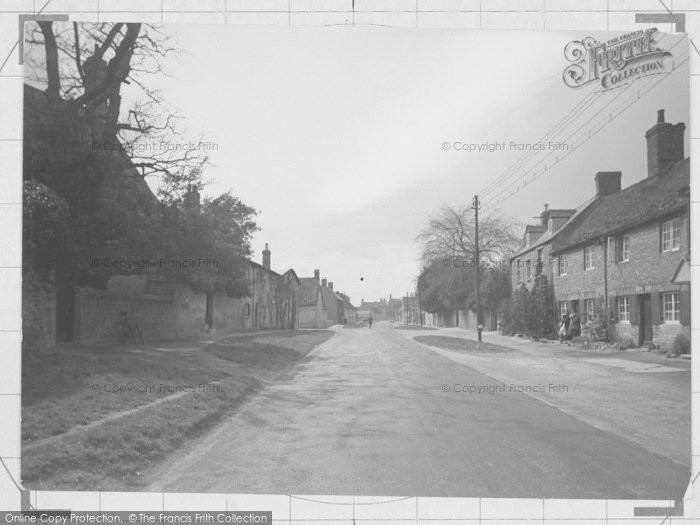 Photo of Eynsham, Newland Street c.1950