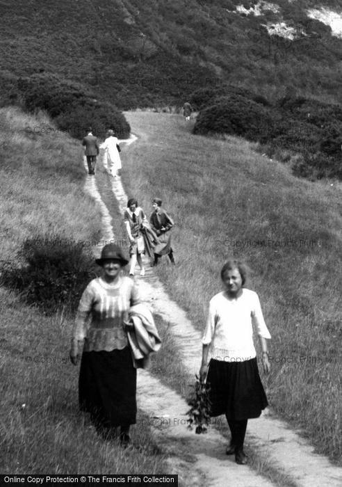 Photo of Fairlight Glen, Walking In The Glen 1925