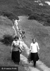 Walking In The Glen 1925, Fairlight Glen
