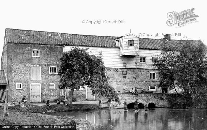 Photo of Fakenham, Hempton Mill 1921