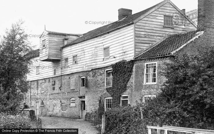 Photo of Fakenham, Hempton Mill (Goggs' Mill) 1921
