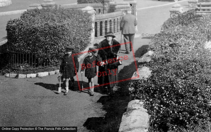Photo of Falmouth, Promenading 1924