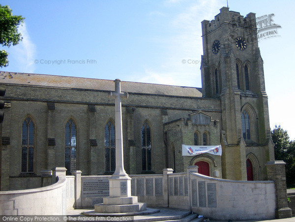 Photo of Fareham, Holy Trinity Church And War Memorial 2005