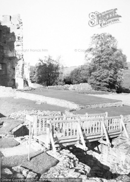 Photo of Farleigh Hungerford, The Castle, The Lady Tower c.1955