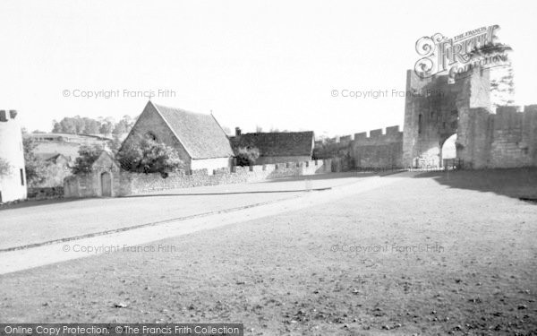 Photo of Farleigh Hungerford, The Chapel And Gate c.1955