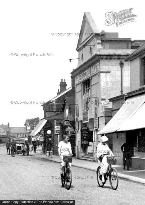 Photo of Farnborough, Avenue Electric Theatre, Camp Road 1924