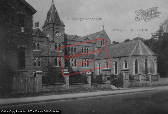 Photo Of Farnborough Hillside Convent College 1931 photo-of-farnborough-hillside-convent-college-1931