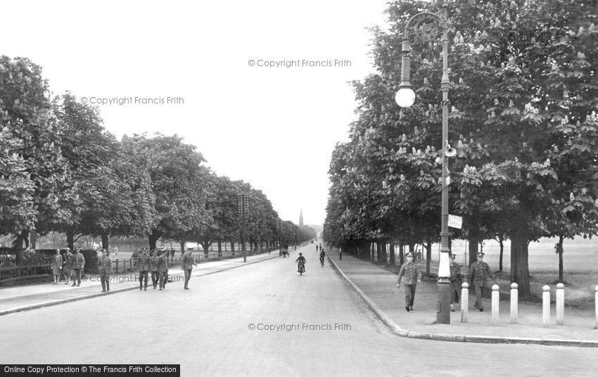 Farnborough, Queen's Avenue and Queen's Parade 1928