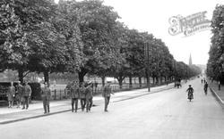 Queen's Avenue And Queen's Parade 1928, Farnborough