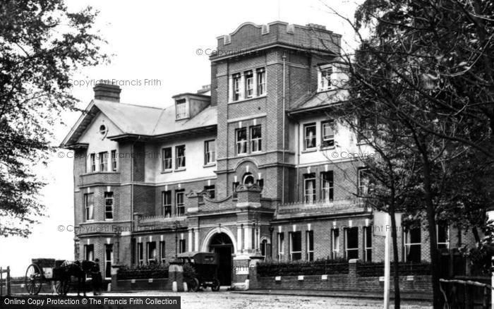Photo of Farnborough, Queen's Hotel 1909