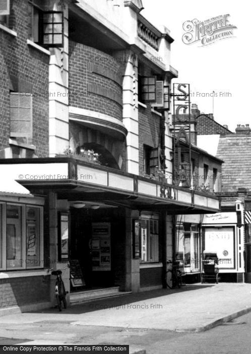 Photo of Farnborough, Scala Cinema, Camp Road c.1955