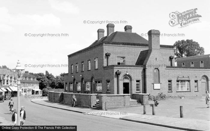 Photo of Farnborough, The George And Dragon c.1950