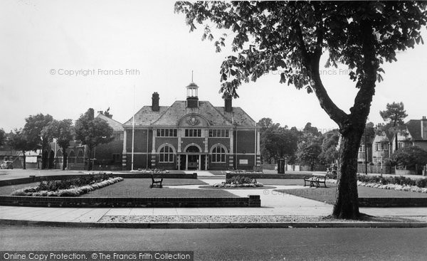 Photo of Farnborough, Town Hall Gardens c.1955