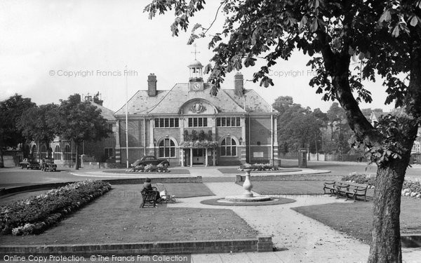 Photo of Farnborough, Town Hall Gardens c.1960