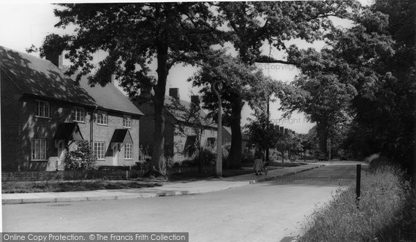Photo of Farnborough, Trunk Road, Pyestock Estate c.1960