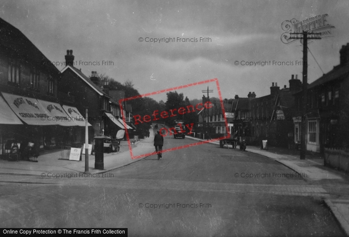 Photo of Farnborough, Victoria Road 1927