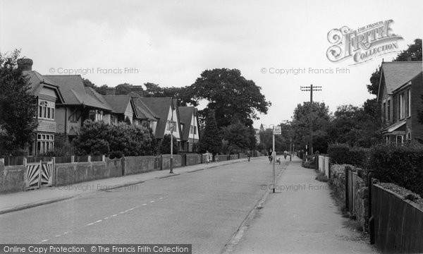 Photo of Farnborough, Victoria Road c.1955