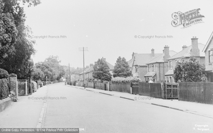 Photo of Farnborough, Victoria Road c.1955
