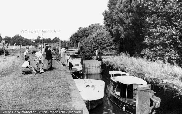 Photo of Farncombe, The Lock c.1955