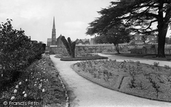 1935, Farnham