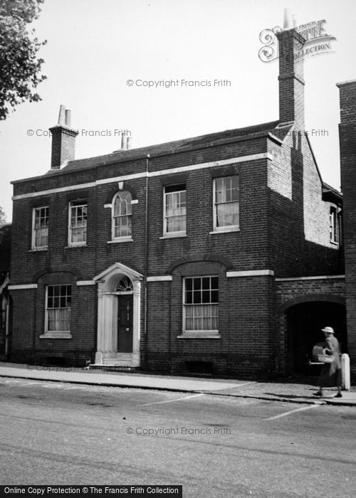 Photo of Farnham, 90 West Street c.1950