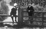 Boys In The Hop Gardens 1904, Farnham