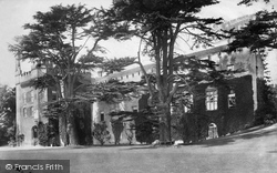 Castle 1895, Farnham