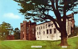 Castle 1933, Farnham