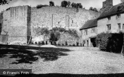 Castle 1952, Farnham