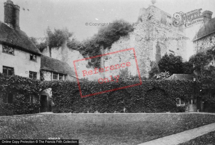 Photo of Farnham, Castle Courtyard 1904