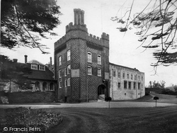 Castle, Fox's Tower 1933, Farnham