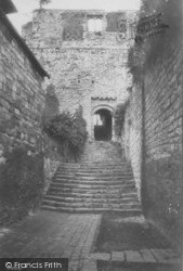 Castle, Old Gateway 1904, Farnham