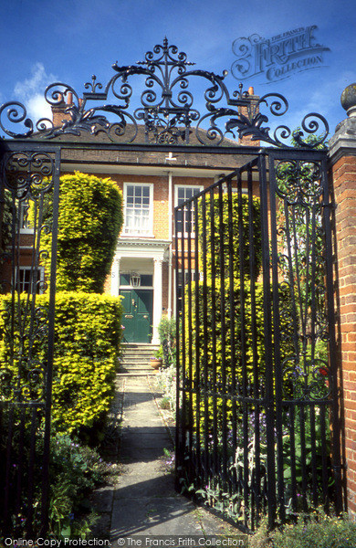 Photo of Farnham, Castle Street 2004