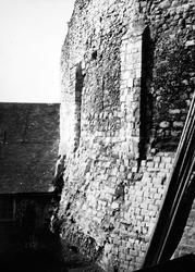 Castle Wall 1952, Farnham