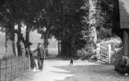 Couple In Moor Park 1906, Farnham