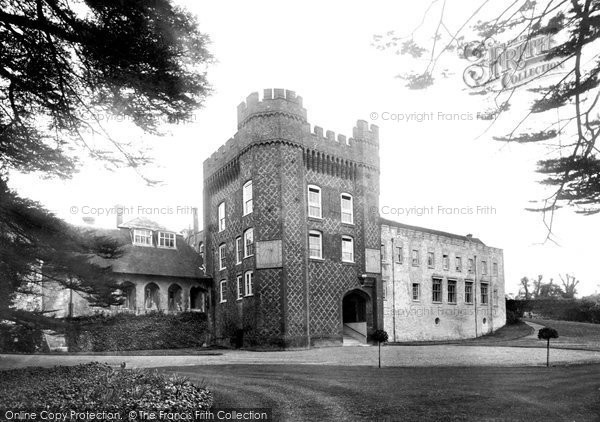 Photo of Farnham, Fox's Tower 1933 - Francis Frith