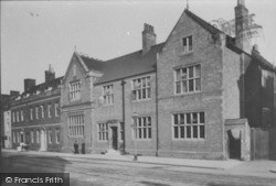 Girls Grammar School 1904, Farnham