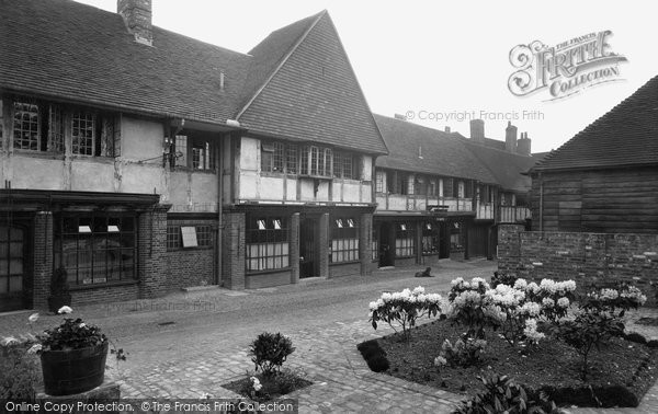 Photo of Farnham, Lion And Lamb Courtyard 1934