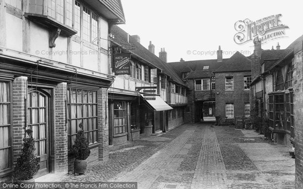 Photo of Farnham, Lion And Lamb Courtyard, West Street 1929