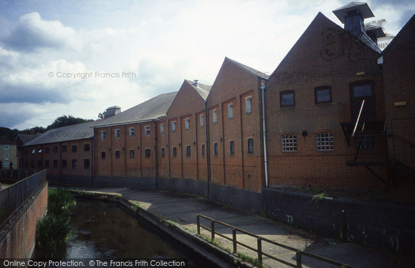 Photo of Farnham, Maltings 2004