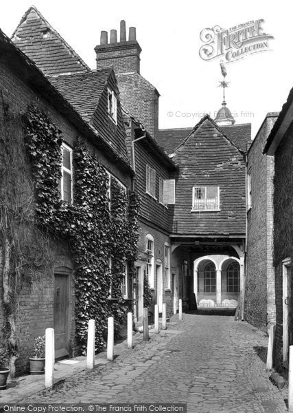 Photo of Farnham, Old Farnham 1932