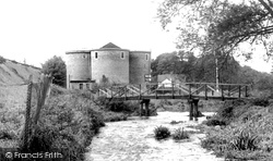 Old Hop Kilns c.1960, Farnham
