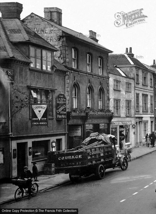 Photo of Farnham, The Coach And Horses 1932