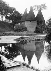 The Old Hop Kilns 1934, Farnham