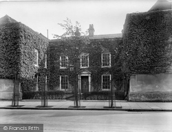 Vernon House 1929, Farnham